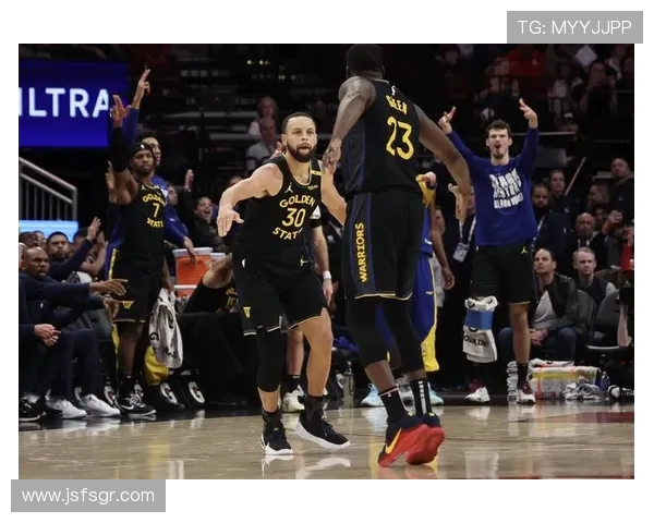 勇士与雄鹿精彩对决全场回顾与精彩瞬间分析 勇士与雄鹿精彩对决全场回顾与精彩瞬间分析