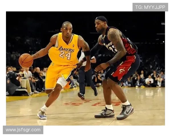 詹姆斯与科比全明星对决的传奇时刻与篮球荣耀的巅峰对比 詹姆斯与科比全明星对决的传奇时刻与篮球荣耀的巅峰对比