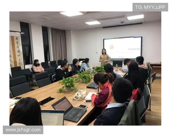 杨芳独家分享排球心得与技巧助你提升球技的秘诀与经验 杨芳独家分享排球心得与技巧助你提升球技的秘诀与经验